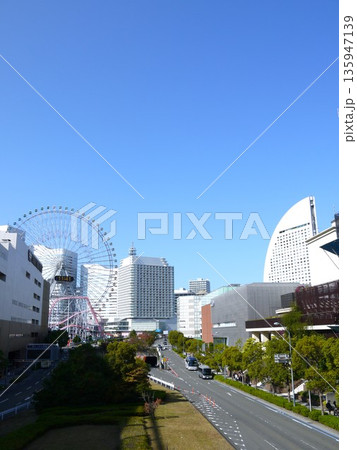 青空が広がるみなとみらい 青空が広がるみなとみらい 135947139