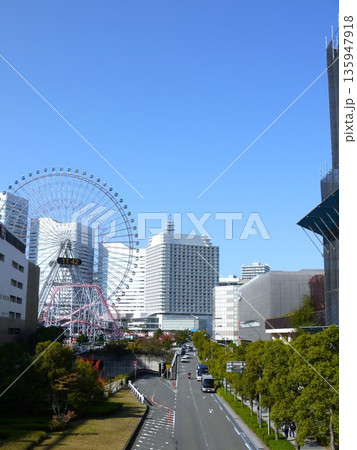 みなとみらいの都市風景 135947918