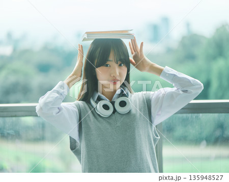 女子高生のポートレート 135948527