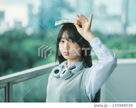 女子高生のポートレート 135948539