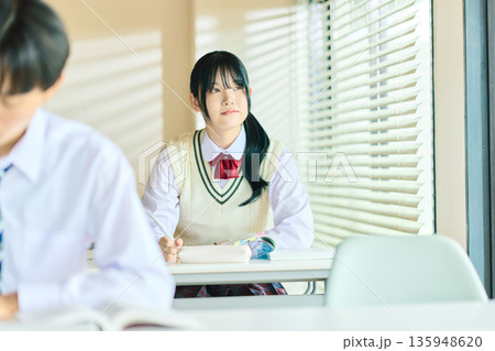 授業中の予備校 135948620