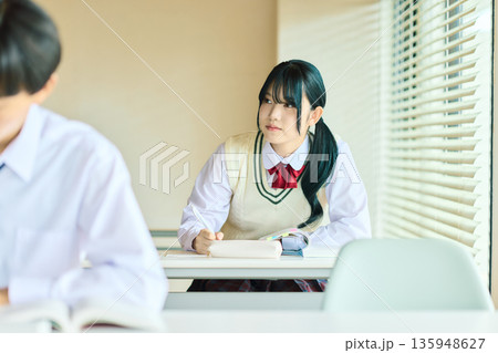 授業中の予備校 135948627