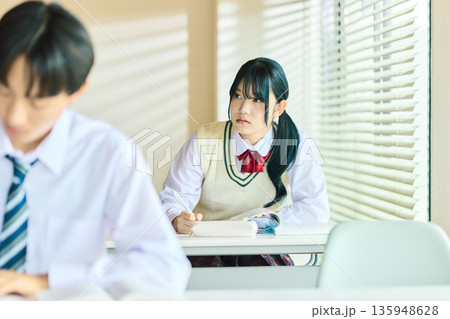 授業中の予備校 135948628