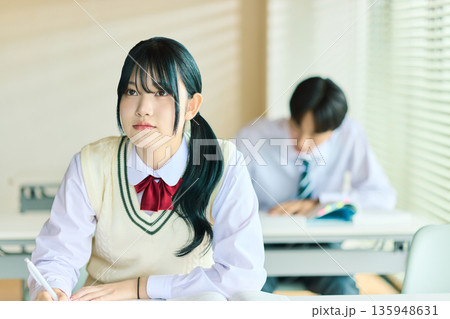 授業中の予備校 135948631