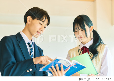 授業中の予備校 135948637