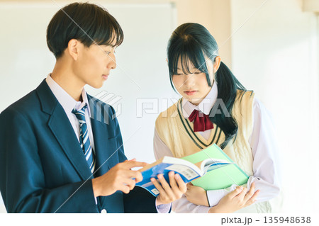 授業中の予備校 授業中の予備校 135948638