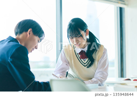 授業中の予備校 135948644