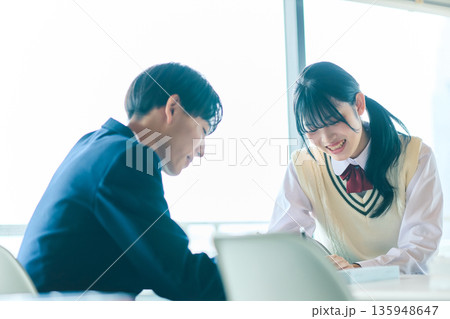 授業中の予備校 135948647