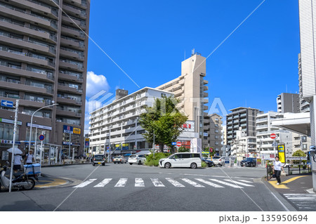 東京都調布市の都市風景 つつじヶ丘駅 東京都調布市の都市風景 つつじヶ丘駅 135950694