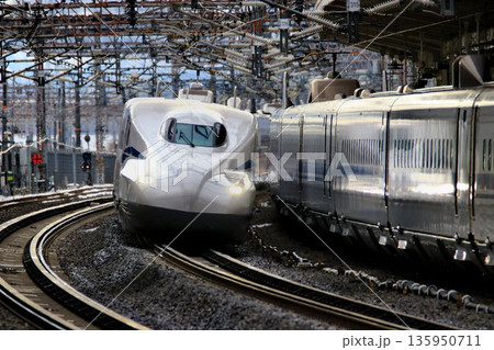 日本の大動脈を駆ける!! 東海道新幹線 N700S ～米原駅にて駅にて 135950711