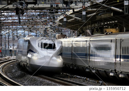 日本の大動脈を駆ける!! 東海道新幹線 N700S ~米原駅にて駅にて 日本の大動脈を駆ける!! 東海道新幹線 N700S ~米原駅にて駅にて 135950712