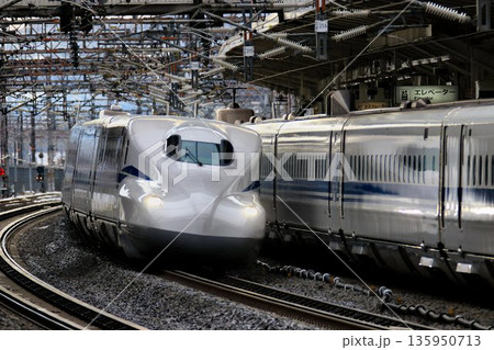 日本の大動脈を駆ける!! 東海道新幹線 N700S ～米原駅にて駅にて 135950713