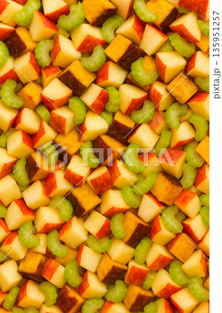 りんご・さつまいも・セロリの背景素材　ミックス野菜サラダ 135951257