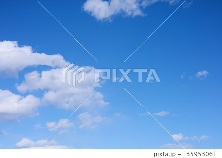 青空と白い雲 青空と白い雲 135953061