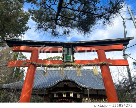 宇治市五ケ庄の許波多神社の鳥居 135954273