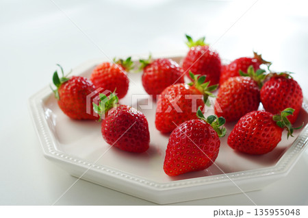 苺・いちご・イチゴ(あまおう) 135955048