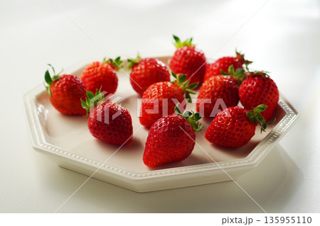 苺・いちご・イチゴ(あまおう) 苺・いちご・イチゴ(あまおう) 135955110