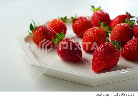 苺・いちご・イチゴ(あまおう) 苺・いちご・イチゴ(あまおう) 135955115