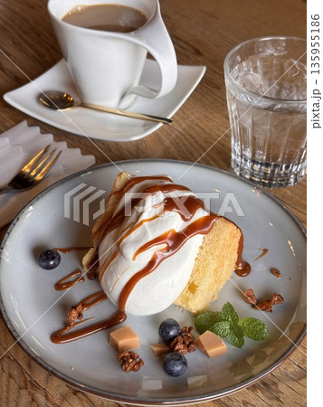 キャラメルシフォンケーキ 135955186