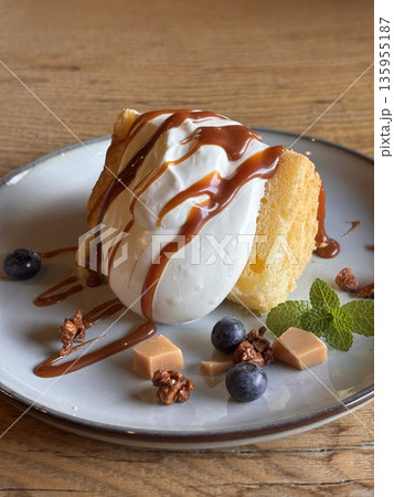 キャラメルシフォンケーキ 135955187