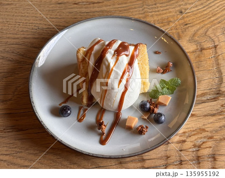 キャラメルシフォンケーキ 135955192