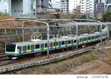 中央線から総武線へ転線するE233系0番台マリC3編成 房総色 東京総合車両センター出場 中央線から総武線へ転線するE233系0番台マリC3編成 房総色 東京総合車両センター出場 135955236