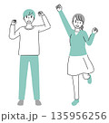 笑顔の若い男女がガッツポーズをしているイラスト 135956256
