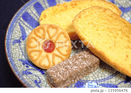 インドネシアのお菓子 3 インドネシアのお菓子 3 135956476