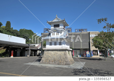 熊本県人吉駅　九州旅客鉄道（JR九州）・くま川鉄道の駅　駅前の様子 135956527