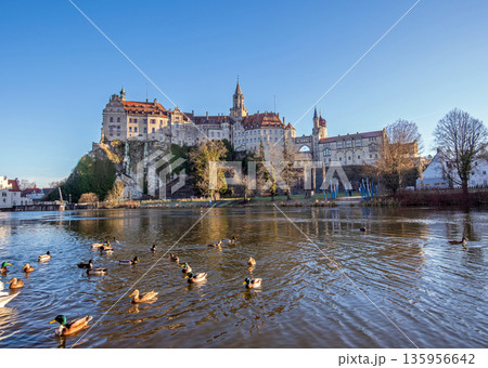 ドイツ バーデンビュルテンベルク州のジークマリンゲン城2 135956642