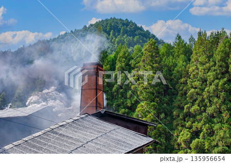 日田　小鹿田焼の里登り窯の煙突 135956654