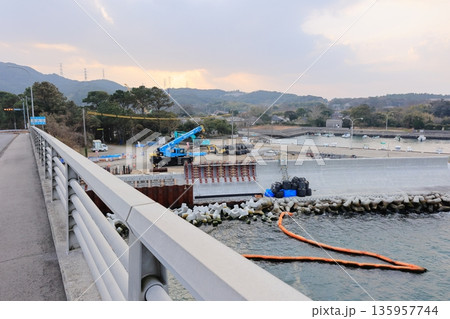 川内河口大橋　補修工事現場 135957744