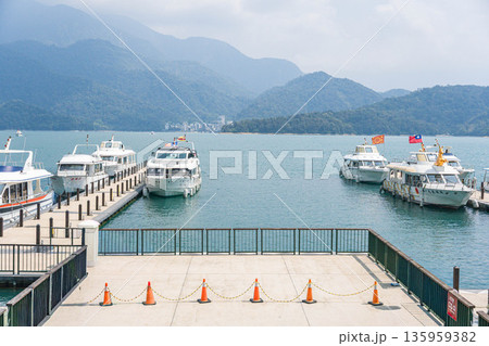 台湾　南投県　日月潭 (にちげつたん)　水社ドック広場 135959382