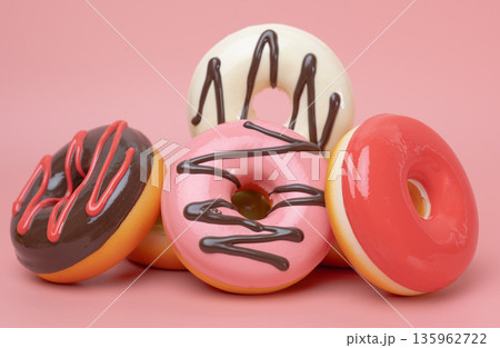 Close-up of glazed donuts 135962722