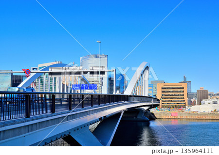 隅田川 再開発が進む築地市場跡地 築地大橋 隅田川 再開発が進む築地市場跡地 築地大橋 135964111