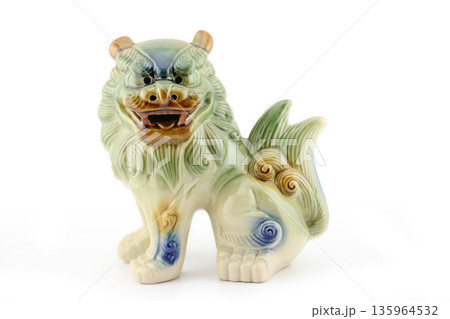 沖縄シーサーの置物 135964532