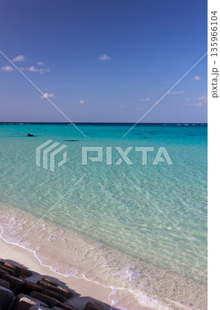 沖縄・下地島17END 透き通るエメラルドグリーンの海 沖縄・下地島17END 透き通るエメラルドグリーンの海 135966104