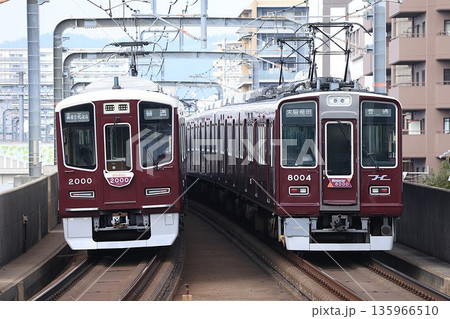 【阪急】2000系と8000系〜Memorial8000〜（宝塚線：岡町駅） 135966510
