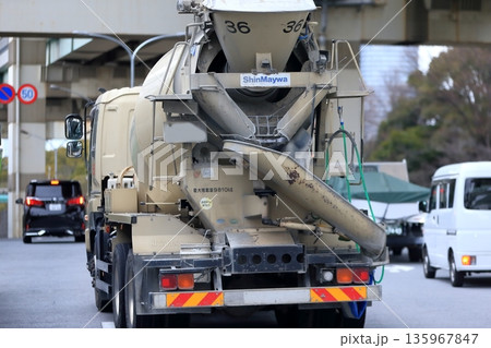 アジテータトラック(コンクリートミキサー車) アジテータトラック(コンクリートミキサー車) 135967847