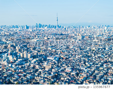 空撮「東京都」松戸市矢切付近の江戸川上空から都心方向を撮影 135967877