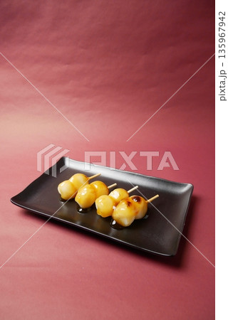 みたらし団子縦長 みたらし団子縦長 135967942