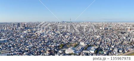 空撮「東京都」松戸市矢切付近の江戸川上空から都心方向を撮影 パノラマ 空撮「東京都」松戸市矢切付近の江戸川上空から都心方向を撮影 パノラマ 135967978