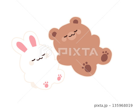 寝ているうさぎとクマのイラスト（草なし） 135968019