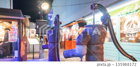 「青森県」八戸屋台村・みろく横丁の夜景　八戸市 135968172