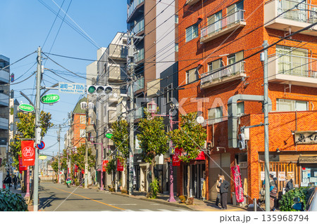 立川市都市風景　南口WINS通り　馬券売り場 135968794