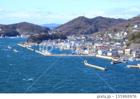 瀬戸内 下津井の漁港と街並み(岡山県 倉敷市 児島) 瀬戸内 下津井の漁港と街並み(岡山県 倉敷市 児島) 135968976