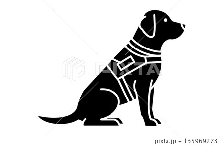 盲導犬のアイコン：視覚障害者の歩行を支えるパートナー、ハーネスをつけた盲導犬のピクトグラム 135969273