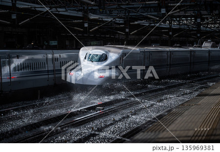 JR米原駅 冬の新幹線 JR米原駅 冬の新幹線 135969381