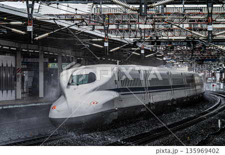 JR米原駅　冬の新幹線 135969402