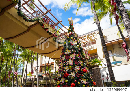 ハワイ　クリスマス　南国の雰囲気とラグジュアリー空間 135969407